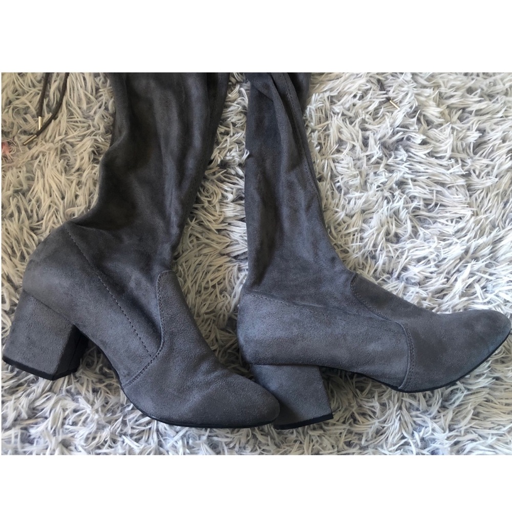Women’s Gray Knee High Boots Size 9 👢
